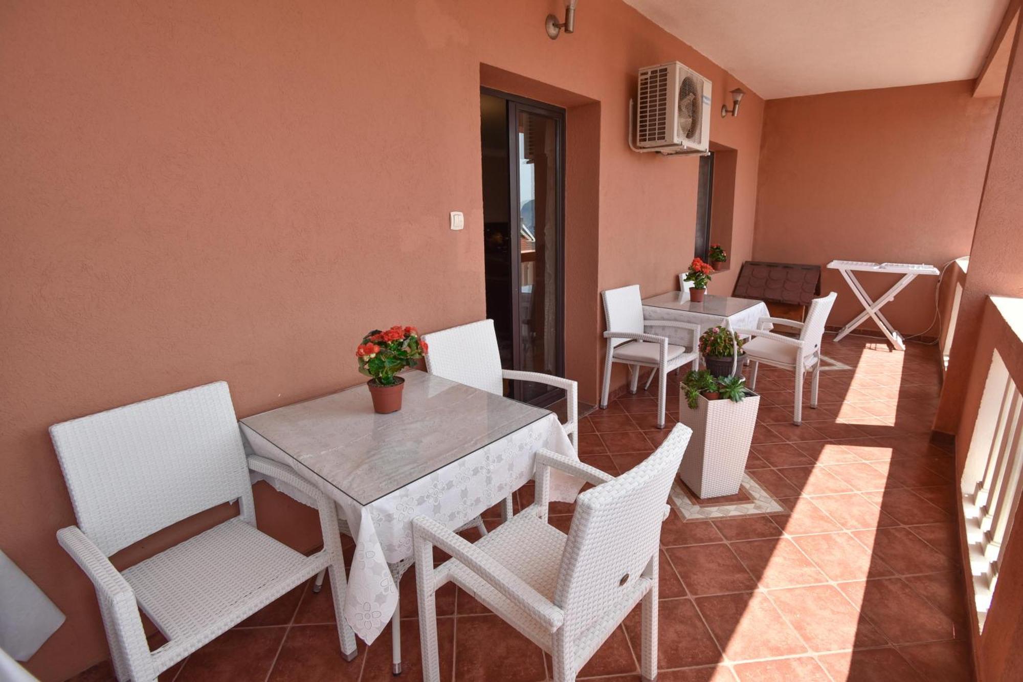 Vila Apartments Lidija Petrovac Exterior foto